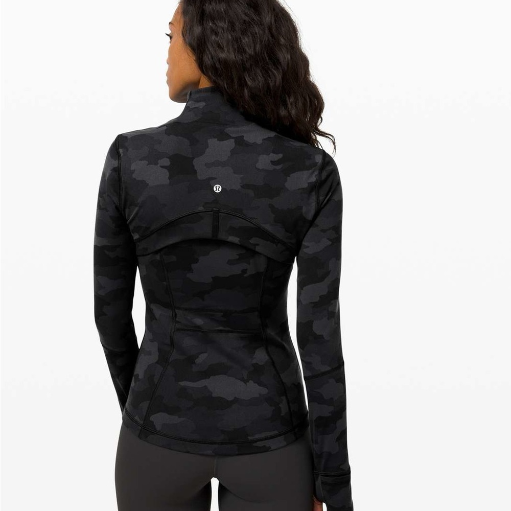Lululeom Define Jacket size 4 in a black camo print